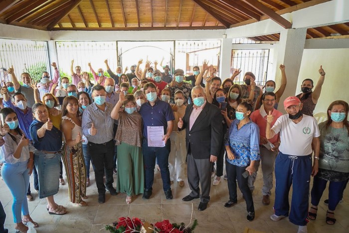 Familias salvan viviendas