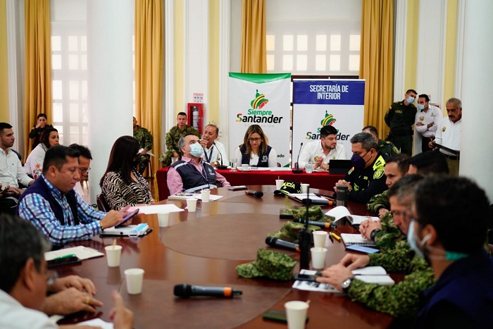 8000 funcionarios