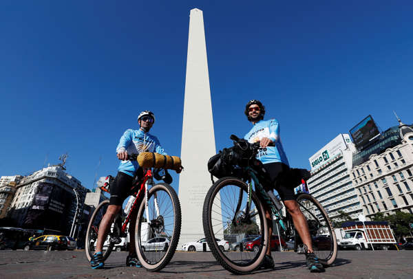 Cuatro ciclistas