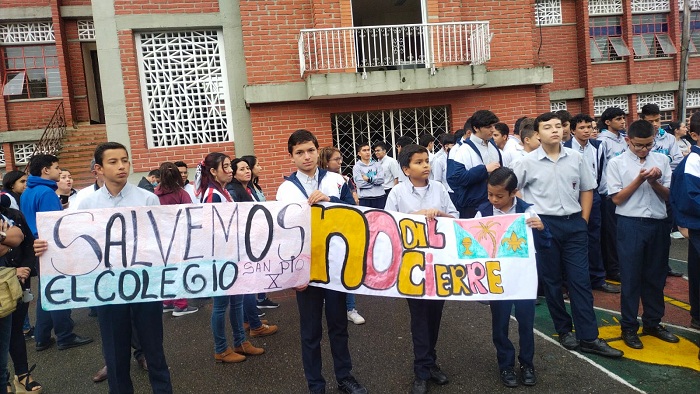 Cierran colegio