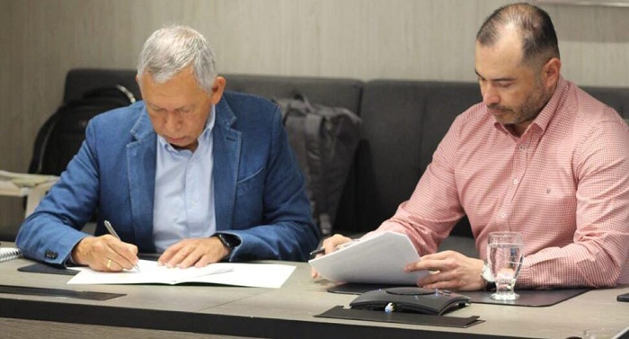 Un nuevo acuerdo acaban de firmar el rector de la UIS y el gerente del HUS. Foto: Comunicaciones UIS