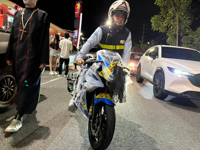 Motos