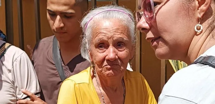 Uno a uno fueron desalojados los 40 abuelitos del albergue Juan Pablo II. Foto: Ciudad Florida