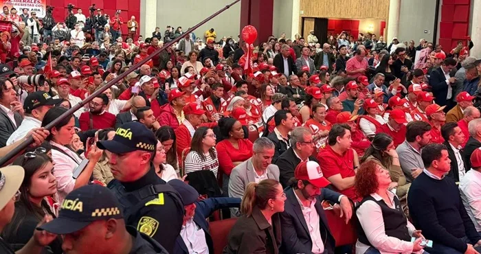 Varios referentes del partido Liberal aterrizan en la campaña de Iván Cepeda. Foto: Redes Sociales